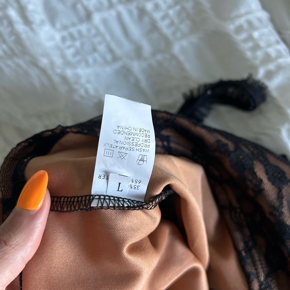 Women's Y2k Ruffle Strap Lace Cropped Tank Top - Picture 4 of 5